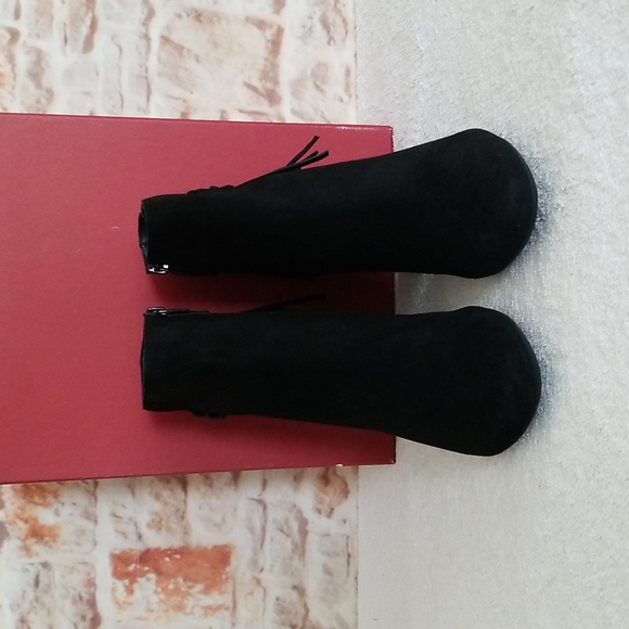 New Vaneli Jeroen Suede Fringe Booties - Picture 2 of 14